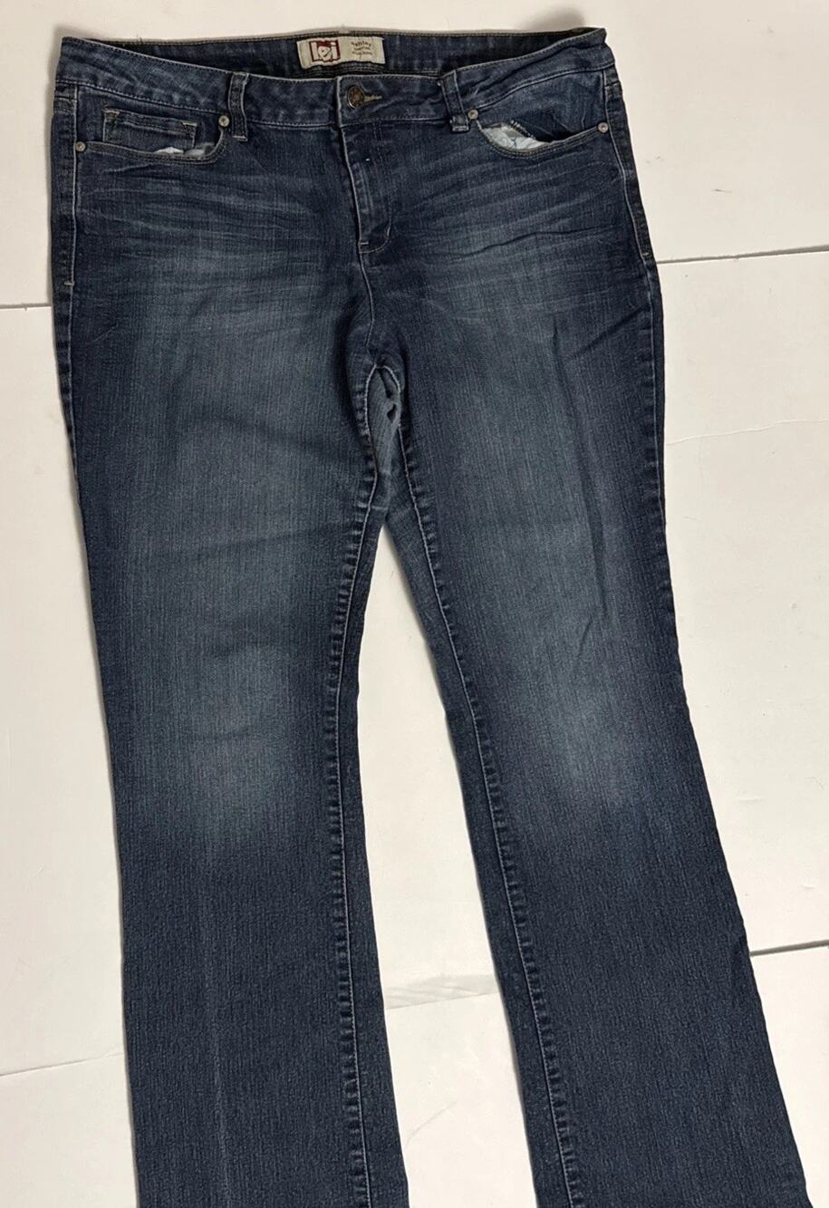 l.e.i. Ashley Low-Rise Slim Bootcut Jeans (Size 17L)
